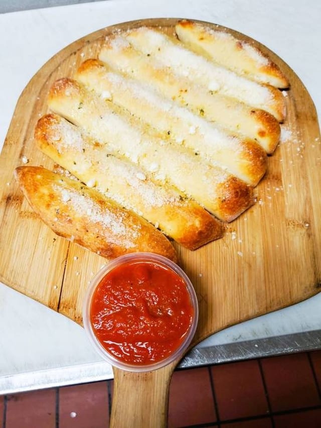 Garlic Parmesan Breadsticks (6 Pcs).